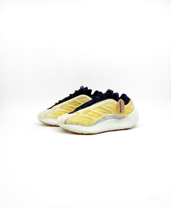 Adidas Yeezy Men's 700 v3 - Image 3