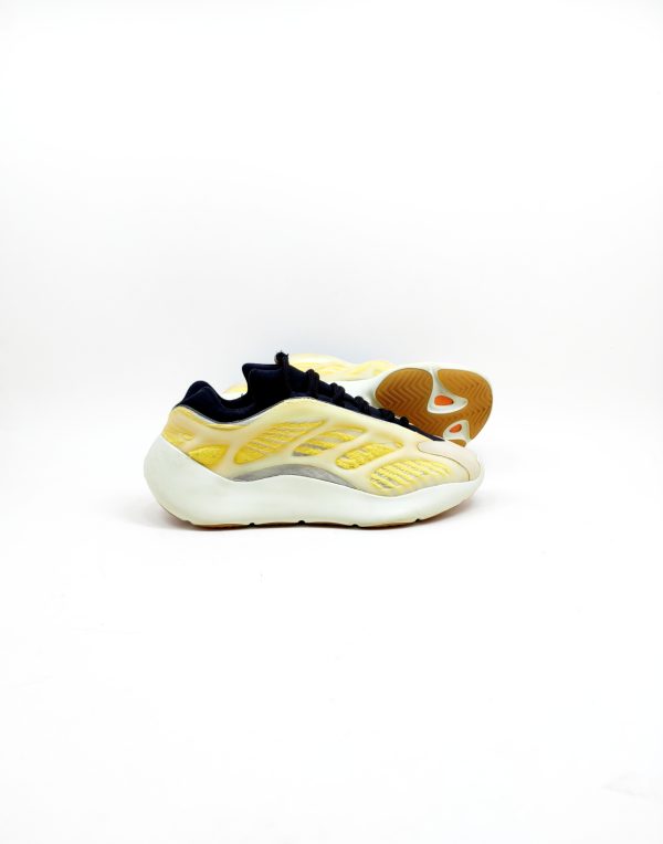 Adidas Yeezy Men's 700 v3 - Image 2